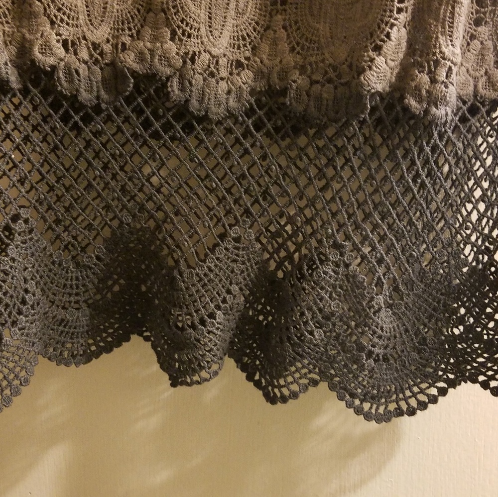 Top - Picture 2 of 2